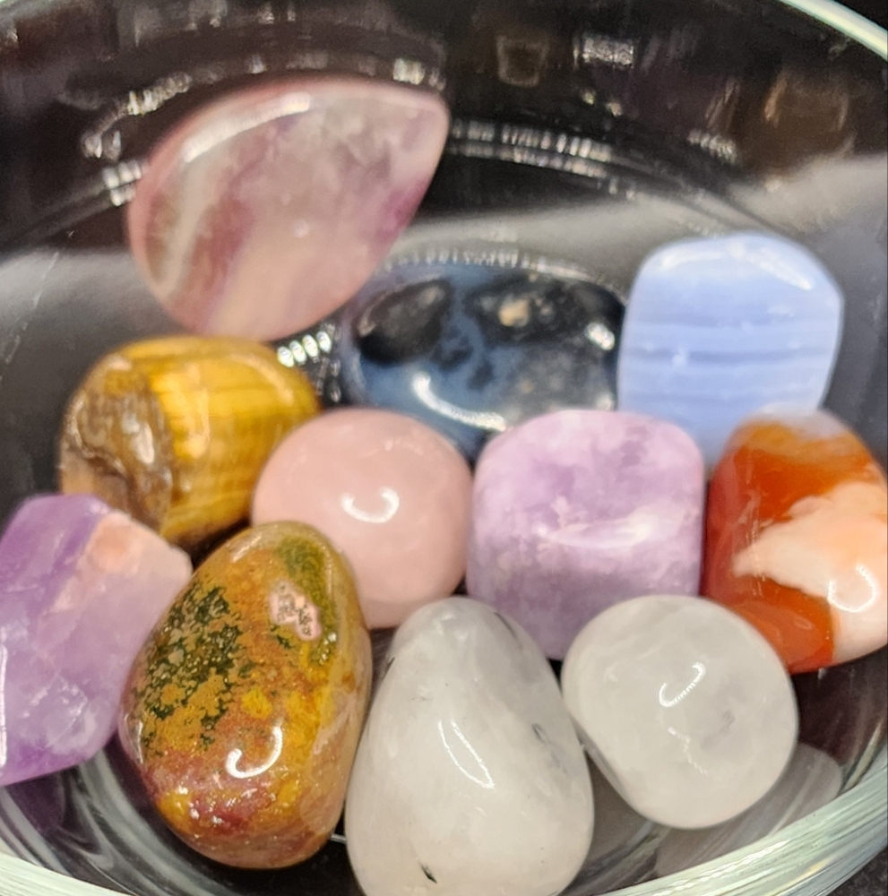 Lot of  Natural Tumbled   Crystals - Picture 11 of 12